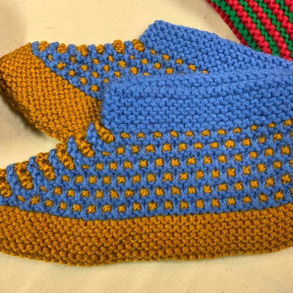 4 pair and hand knit slippers - Picture 2 of 5